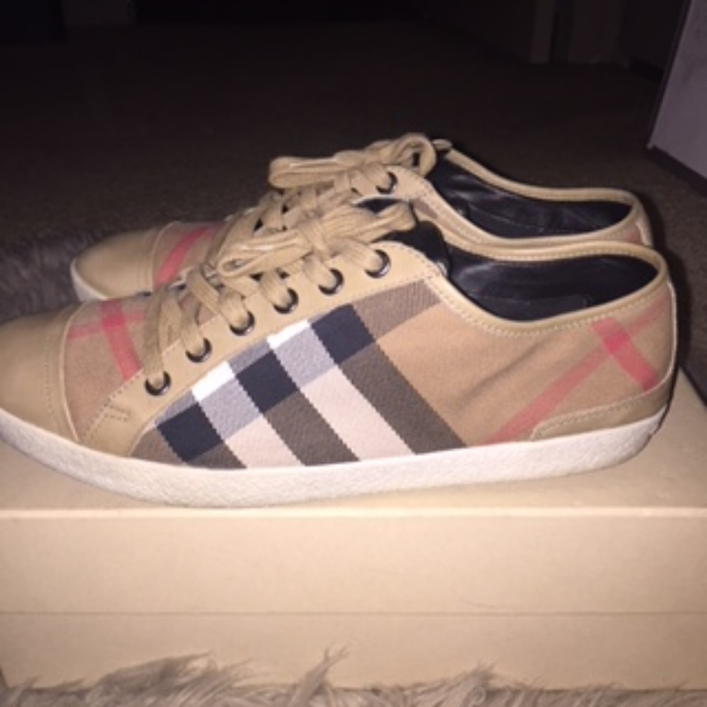 BURBERRY CLASSIC SNEAKERS